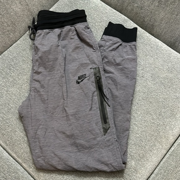 Nike Women’s Nylon Jogger Pants Size S- Gray - Picture 2 of 6